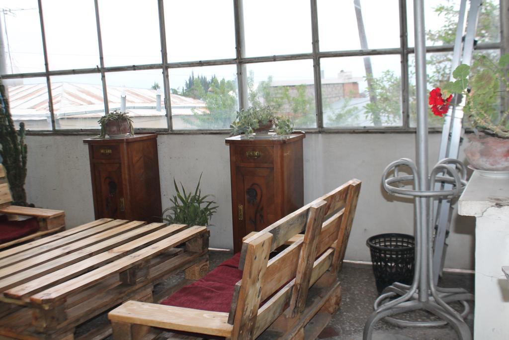 TLT Guest House Telavi Extérieur photo